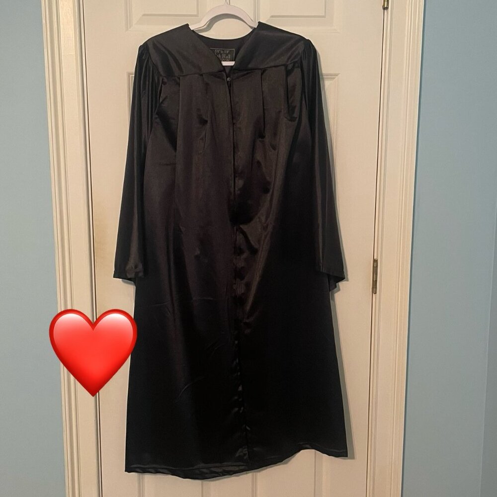 Black Oak Hall Horizon 5'6" to 5'8" Graduation Cap and Gown